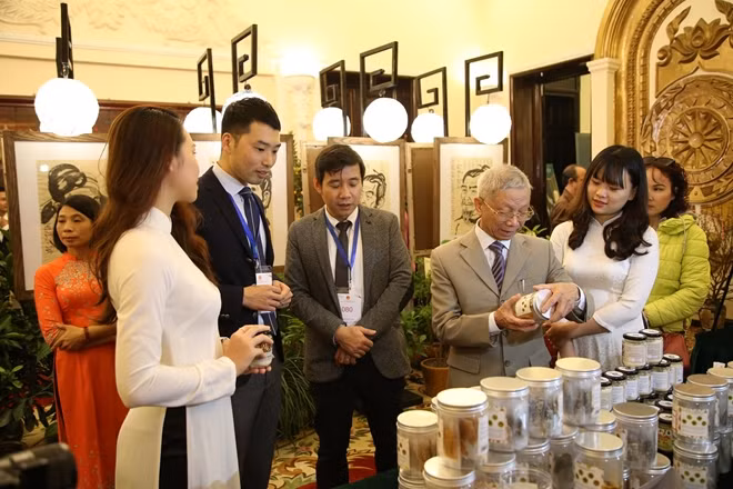 Nhiều sản phẩm của Việt Nam được giới thiệu đến với bạn bè quốc tế.