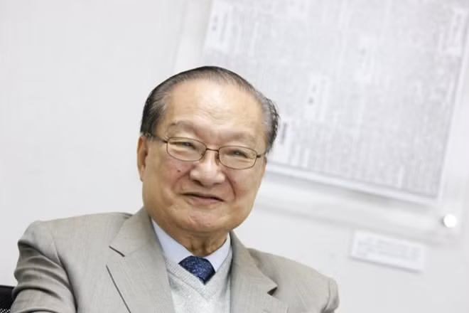 Chân dung Kim Dung. Ảnh MACLEHOSE PRESS
