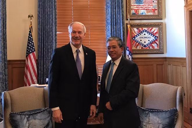 Thống đốc Arkansas Asa Hutchinson