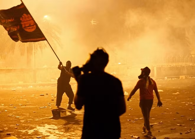 Baghdad loạn lạc trong làn sóng biểu tình. Ảnh Reuters.