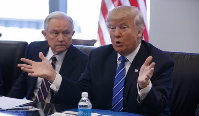 Tổng thống Mỹ Donald Trump và Bộ trưởng Tư pháp Jeff Sessions. Ảnh: Washington Post
