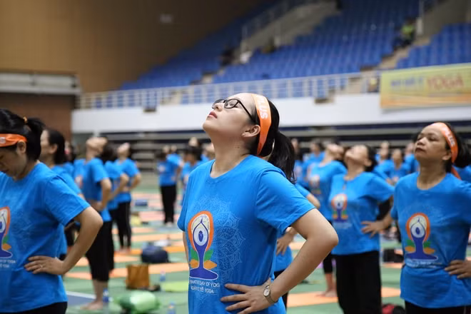 Những người tham dự sự kiện đến từ nhiều độ tuổi, nghề nghiệp, quốc tịch và giới tính khác nhau, nhưng cùng chia sẻ niềm đam mê với Yoga.