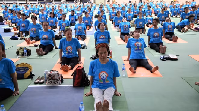 Những người tập Yoga tham gia đồng diễn đồng thời cũng được nhận quà tặng là thảm tập Yoga từ Bảo Việt Nhân thọ, và cuốn sách“Giao thức Yoga phổ biến” của Chính phủ Ấn Độ do Bảo Việt Nhân thọ tài trợ xuất bản, hướng dẫn chung về thực hành Yoga và các bài tập cơ bản giúp con người có cuộc sống khỏe mạnh, giữ cho cảm xúc luôn an bình và trí tuệ minh mẫn.