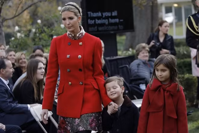 Co Ivanka và hai con của mình