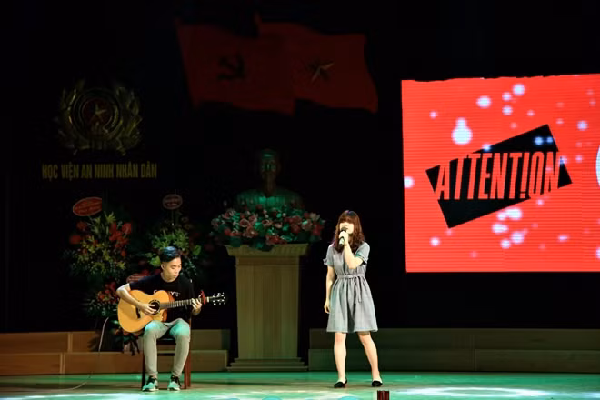 Xen kẽ những phần thi đầy nhiệt huyết của các đội chơi là những màn trình diễn văn nghệ đặc sắc