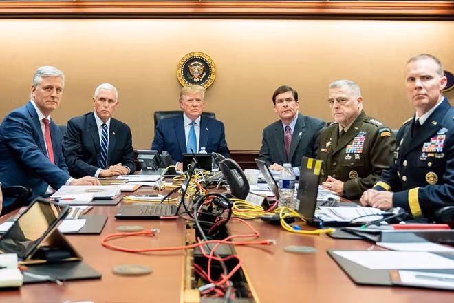 Tổng thống Mỹ Donald Trump cùng các cố vấn cấp cao tại phòng tình huống của Nhà Trắng. Ảnh Getty Images/Nhà Trắng.
