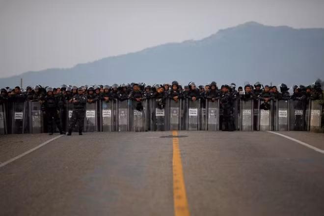 Ông Ebrard sẽ chính thức nhậm chức khi mà Tổng thống đắc cử của Mexico, Andres Manuel Lopez Obrador tuyên thệ nhậm chức vào ngày 1-12 tới đây. Ông Lopez Obrador đã ra hiệu rằng ông mong muốn cải thiện quan hệ với Mỹ, vốn bị tổn thương nghiêm trọng bởi những lời chỉ trích từ phía Tổng thống Mỹ liên quan đến việc Mexico không thể ngăn cản dòng người di cư cũng như bức tường biên giới.