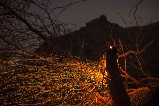 Camp Fire là một trong hai trận cháy, cùng với Woolsey, đang hoành hành tại California.