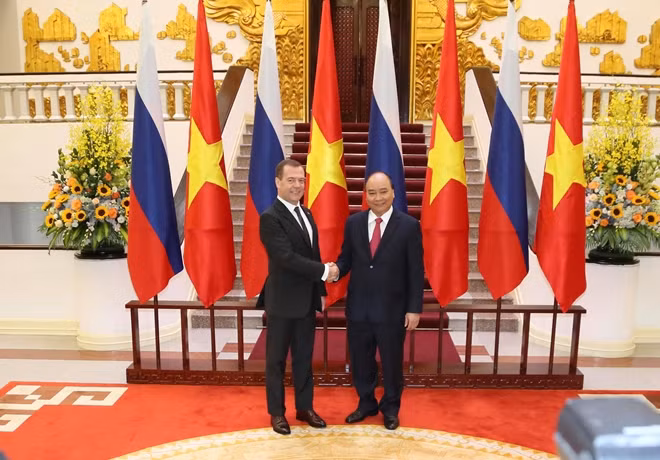 Thủ tướng D. A. Medvedev dự định rời Việt Nam, kết thúc chuyến thăm vào tối cùng ngày.