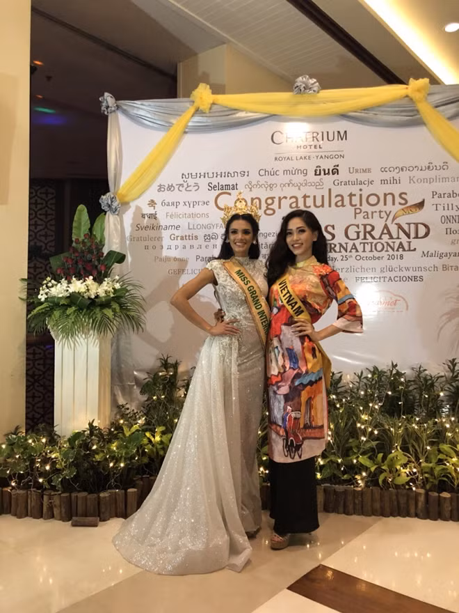 Phương Nga bên cạnh Hoa hậu Paraguay, cũng là Miss Grand 2018.