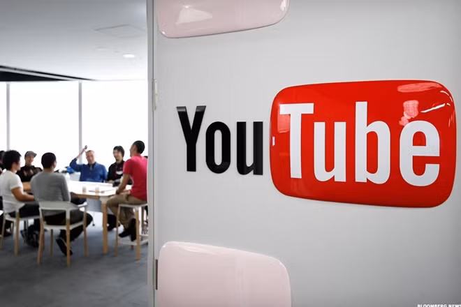 Youtube tổn thất nặng nề do bê bối quảng cáo. Ảnh Bloomberg News