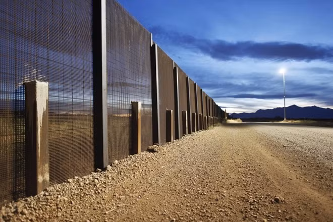 Giá xây dựng bức tường biên giới Mỹ-Mexico có thể lên đến hàng chục tỷ USD. Ảnh Reuters