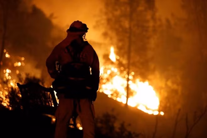 Bão lửa kinh hoàng tại California. Ảnh Reuters
