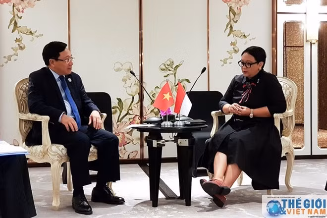 Phó Thủ tướng, Bộ trưởng Ngoại giao Phạm Bình Minh và Bộ trưởng Ngoại giao Indonesia Retno Marsudi. Ảnh Thế giới & Việt Nam.