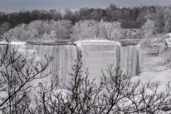 Nổi tiếng về vẻ đẹp, thác Niagara còn có giá trị rất lớn về thủy điện và bảo vệ môi trường. Nơi đây cũng là địa điểm quen thuộc của những người ưa mạo hiểm.