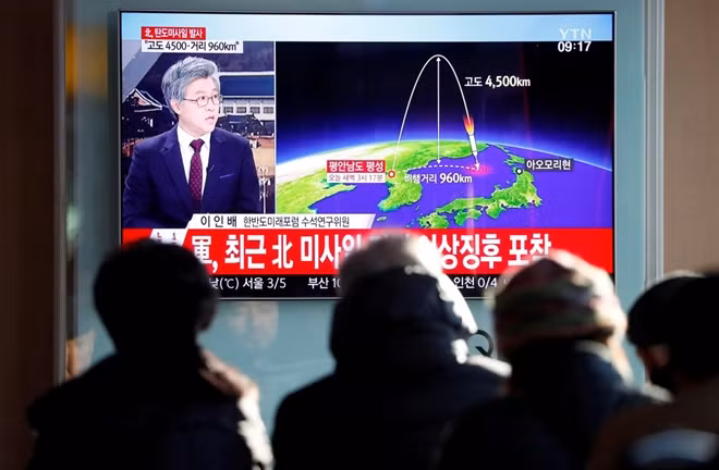 Triều Tiên phóng tên lửa đạn đạo hôm 29-11. Ảnh Reuters