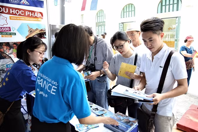 Từ năm 2011, Ngày hội Sách (trước đây mang tên Những ngày Văn học châu Âu) được EUNIC - Hiệp hội các Viện văn hoá và các Đại sứ quán châu Âu - tổ chức thường niên tại Hà Nội, với sự hỗ trợ của Phái đoàn Liên minh châu Âu nhằm mục đích tôn vinh và chia sẻ những tinh hoa văn hóa từ châu Âu tới bạn đọc Việt Nam.