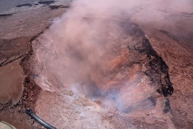 Báo động trên đảo Hawaii đã vang lên từ 4h30’ sáng ngày 3-5 (giờ địa phương) khi các dòng dung nham bắt đầu xuất hiện.