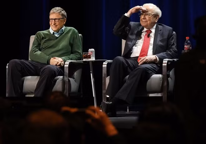 Tỷ phú Warren Buffett (trái) và tỷ phú Bill Gates. Ảnh Getty Images