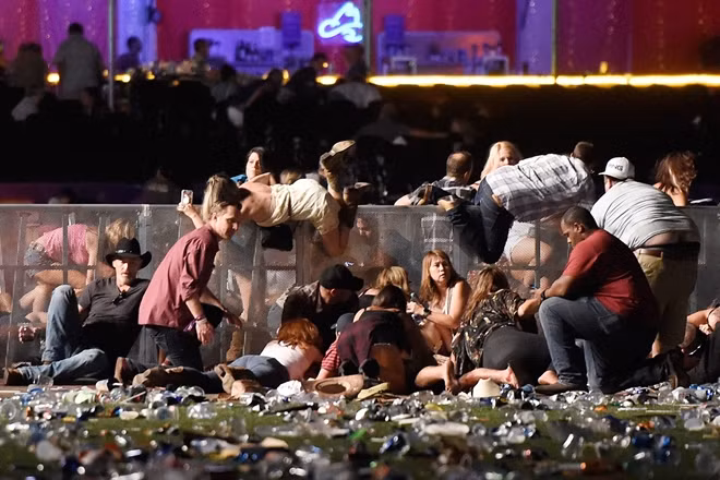 Vụ xả súng tại Las Vegas năm 2017 trở thành thảm kịch súng đạn đẫm máu nhất tại Mỹ trong nhiều thập kỷ. Ảnh Getty Images.