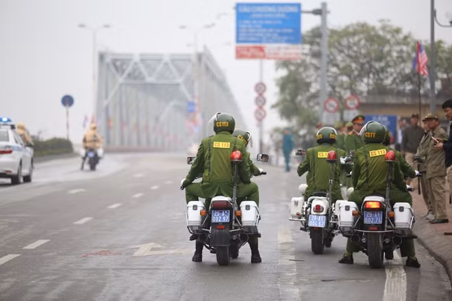 CSTT phối hợp công tác bảo vệ an ninh tại khu vực Nguyễn Văn Cừ, Long Biên ngày 26-2.