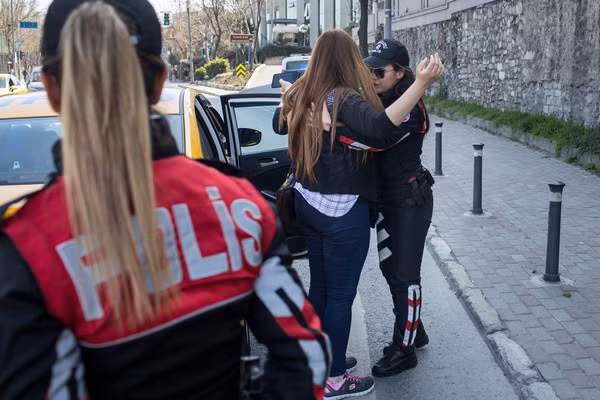 Hồi đầu năm 2017, khi cả thế giới đang chào mừng năm mới thì thành phố Istanbul phải hứng chịu một nỗi đau và mất mát lớn khi một vụ tấn công có vũ trang xảy ra tại một hộp đêm của thành phố này khiến ít nhất 38 người chết và 40 người khác bị thương