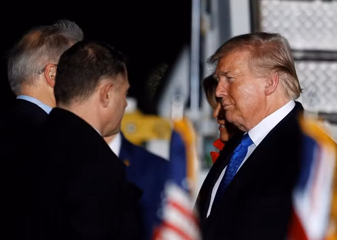 Tổng thống Mỹ Donald Trump đến London tối muộn 2-12 để tham dự Hội nghị thượng đỉnh NATO. Ảnh Reuters.