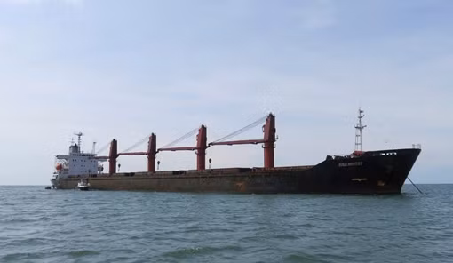 Bãi tàu cá "ma" của người Triều Tiên trên bờ biển Nga ảnh 12