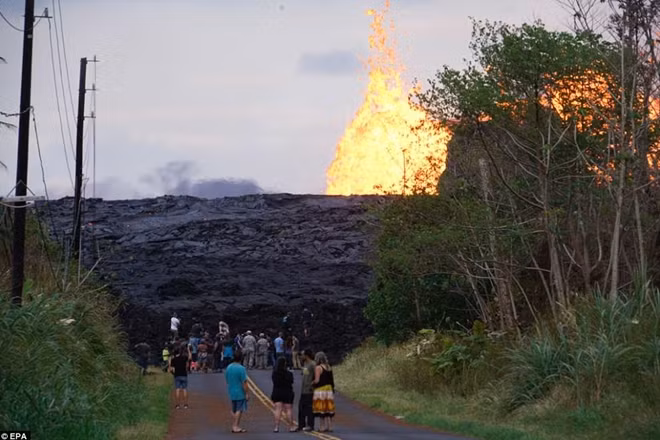 Dung nham đã "xâm chiếm" khoảng hơn 21 km2 trên đảo Lớn của Hawaii, phá hủy hơn 80 công trình và nhà cửa trên đường đi của mình.