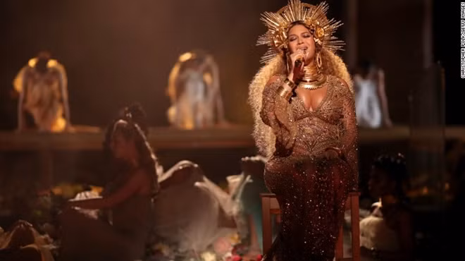 Beyonce vẫn làm chủ sân khấu ấn tượng dù đang "bầu bí"