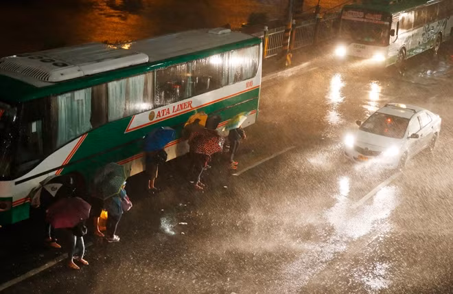 Bão Mangkhut đổ bộ vào miền Bắc Philippines sáng sớm ngày 15-9. Ảnh AP