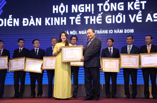 Những cá nhân, tổ chức có đóng góp cho thành công của WEF ASEAN 2018 được tuyên dương trong Hội nghị.