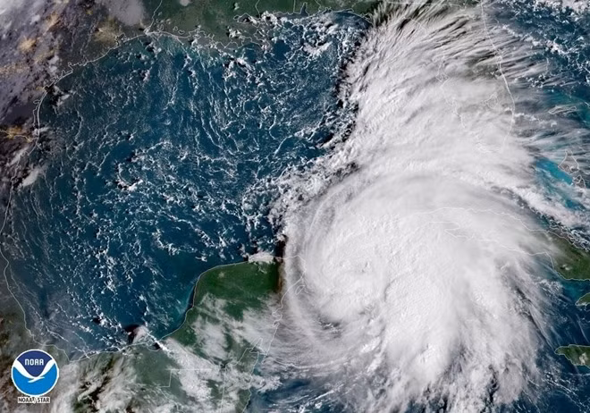 Ảnh vệ tinh của cơn bão Michael. Reuters/NOAA