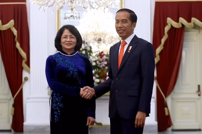 Phó Chủ tịch nước Đặng Thị Ngọc Thịnh và Tổng thống Indonesia Joko Widodo.