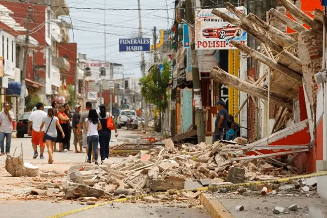 Trên khắp Mexico, người dân phải xếp hàng trước những trung tâm cứu trợ khẩn cấp để nhận đồ ăn, nước uống và các nhu yếu phẩm khác. Lãnh đạo một số nước đã đề nghị giúp đỡ Mexico, gồm Colombia, Chile, Ecuador, Bolivia, Venezuela và Tây Ban Nha