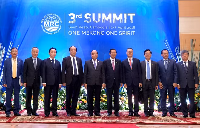 Thủ tướng Nguyễn Xuân Phúc, Thủ tướng Hun Sen và Đoàn Việt Nam