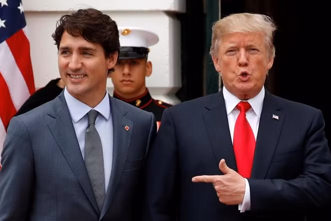 Tổng thống Mỹ Donald Trump và Thủ tướng Canada Justin Trudeau trong cuộc gặp diễn ra mới đây tại Đại sứ quán Canada tại Washington, nơi hai nhà lãnh đạo hai nước đã có cuộc thảo luận về nhiều vấn đề quan trọng, trong đó có việc tái đàm phán lại Hiệp định Tự do Mậu dịch Bắc Mỹ (NAFTA)