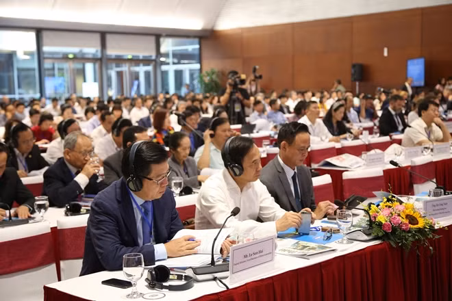Phiên khai mạc Diễn đàn với sự tham gia của nhiều đại biểu, diễn giả trong và ngoài nước.