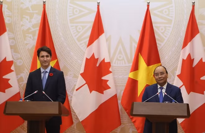 Trước đó, trong cuộc hội đàm với Thủ tướng Nguyễn Xuân Phúc, Thủ tướng Canada Justin Trudeau khẳng định Việt Nam là đối tác quan trọng của Canada ở khu vực và mong muốn thúc đẩy quan hệ hữu nghị, hợp tác lâu dài với Việt Nam; nhất trí hai nước sẽ tạo điều kiện thuận lợi cho nhau trong quan hệ kinh tế thương mại - đầu tư trên nguyên tắc hợp tác, bình đẳng, cùng có lợi