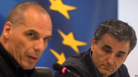 Tân Bộ trưởng Tài chính Hy Lạp (phải) Euclid Tsakalotos và người tiền nhiệm Yanis Varoufakis.