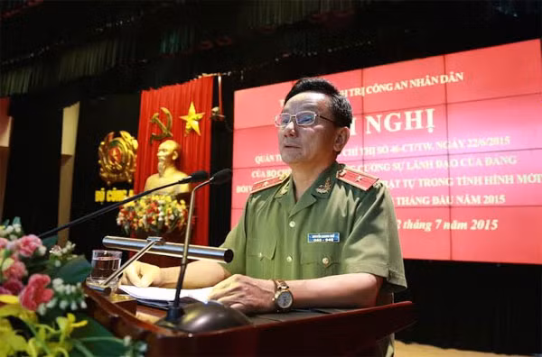 Thiếu tướng Nguyễn Quang Chữ, Phó Tổng cục trưởng Tổng cục Chính trị CAND báo cáo tóm tắt kết quả công tác Công an và công tác XDLL CAND 6 tháng đầu năm 2015.