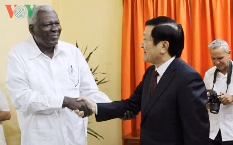 Chủ tịch nước Trương Tấn Sang (phải) và chủ tịch Quốc hội Cuba Lazo. Ảnh: VOV. Chủ tịch nước Trương Tấn Sang (phải) và chủ tịch Quốc hội Cuba Lazo. Ảnh: VOV.