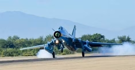 Su 22 bay huấn luyện.