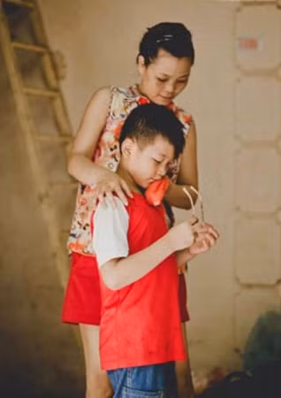 Chị Hương và cháu Tuyến.