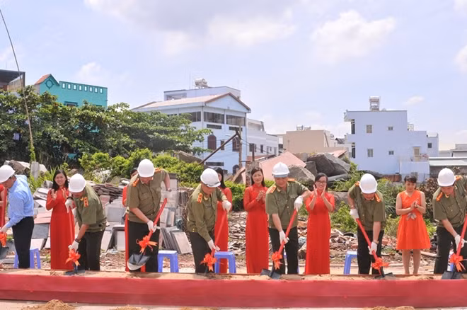Các đại biểu tham dự lễ khởi công.
