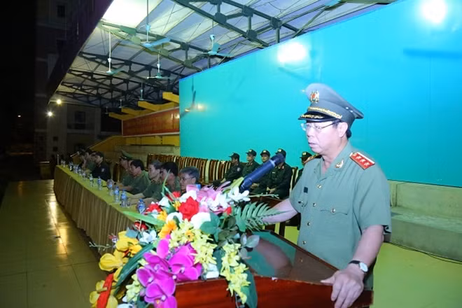 Thứ trưởng Bùi Văn Nam phát biểu chỉ đạo tại buổi kiểm tra.