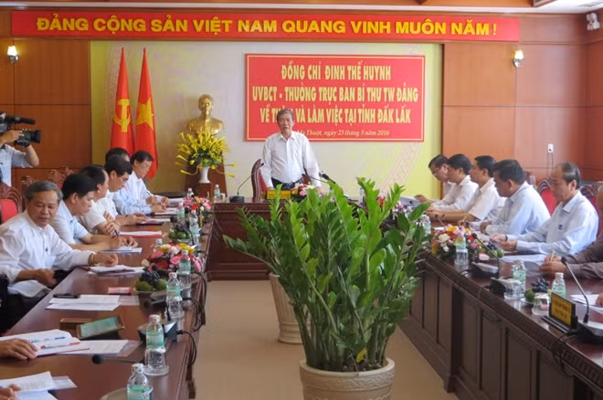 Quang cảnh buổi làm việc.