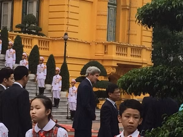 Ngoại trưởng Mỹ John Kerry đến Phủ Chủ tịch. Ảnh: Việt Anh (vne)