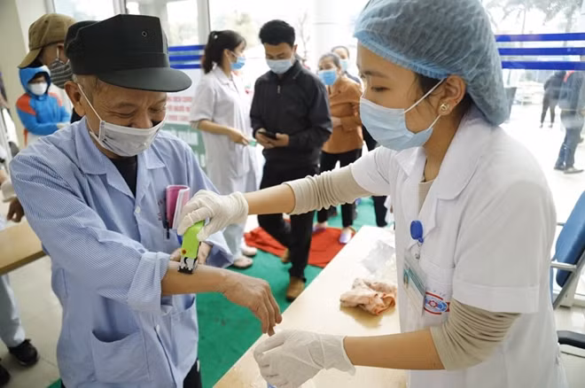 Người có bệnh không nên trì hoãn việc đến bệnh viện khám trong thời điểm dịch khi chúng ta thực hiện tốt biện pháp phòng tránh