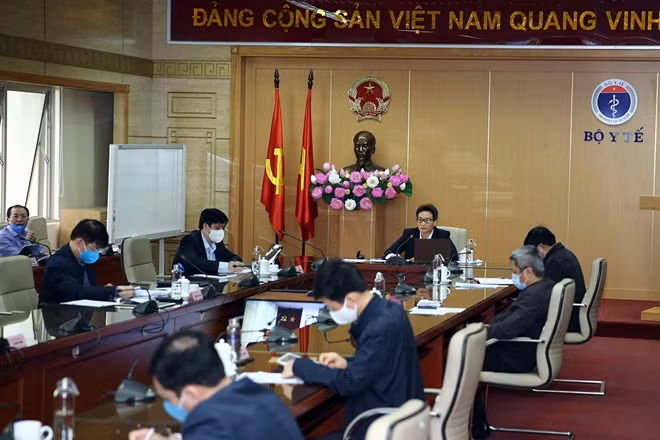 Phó Thủ tướng Vũ Đức Đam chủ trì họp Ban Chỉ đạo Quốc gia phòng chống dịch bệnh COVID-19 sáng 6/4 (Ảnh: Đình Nam/VGP)